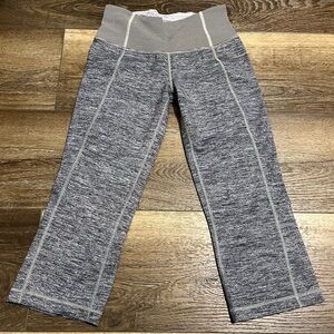 Lululemon crop size 6